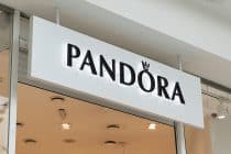 Entre las marcas que han lanzado productos estas fechas es Pandora y sus colecciones de Halloween que todos quieren
